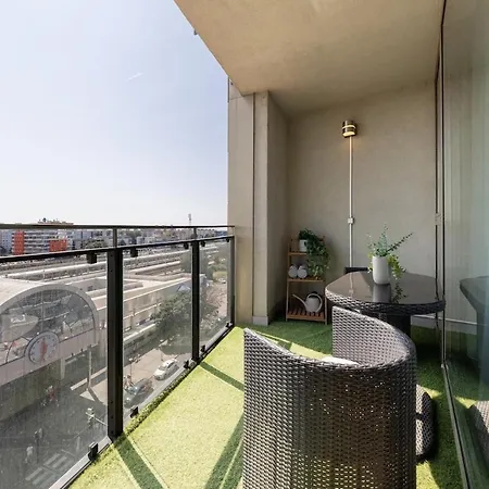 Modern Vienna Gate With Balcony & Free Parking Apartman *