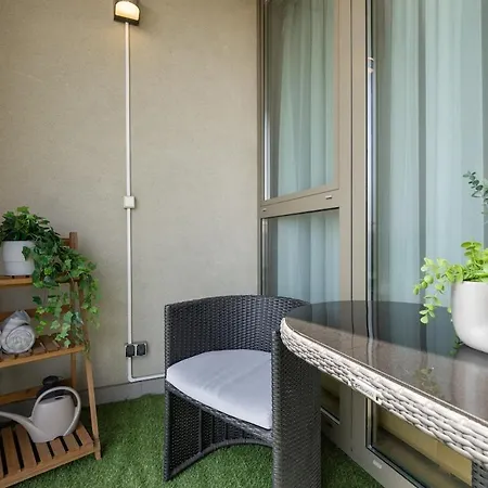 Modern Vienna Gate With Balcony & Free Parking Apartman *